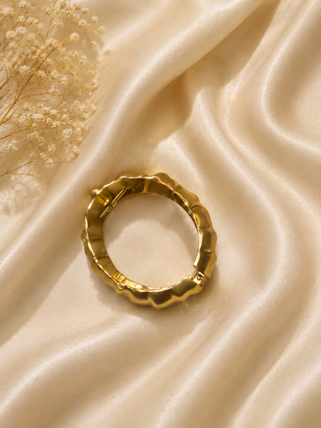The Valentina Sculpted Cuff