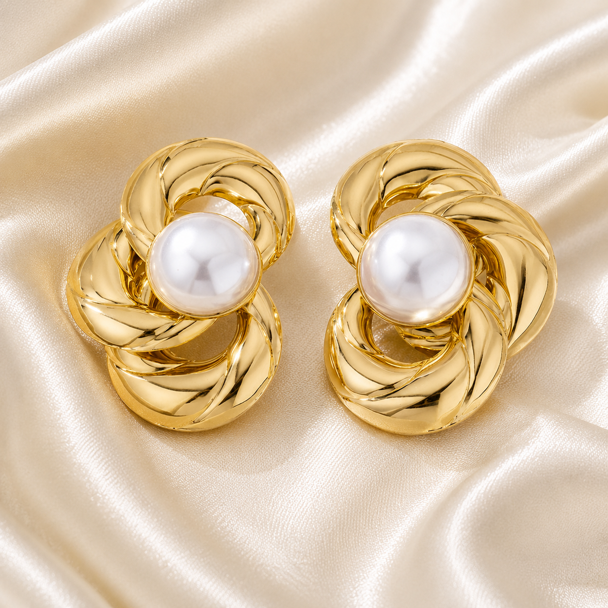 The Mimi Pearl Earrings