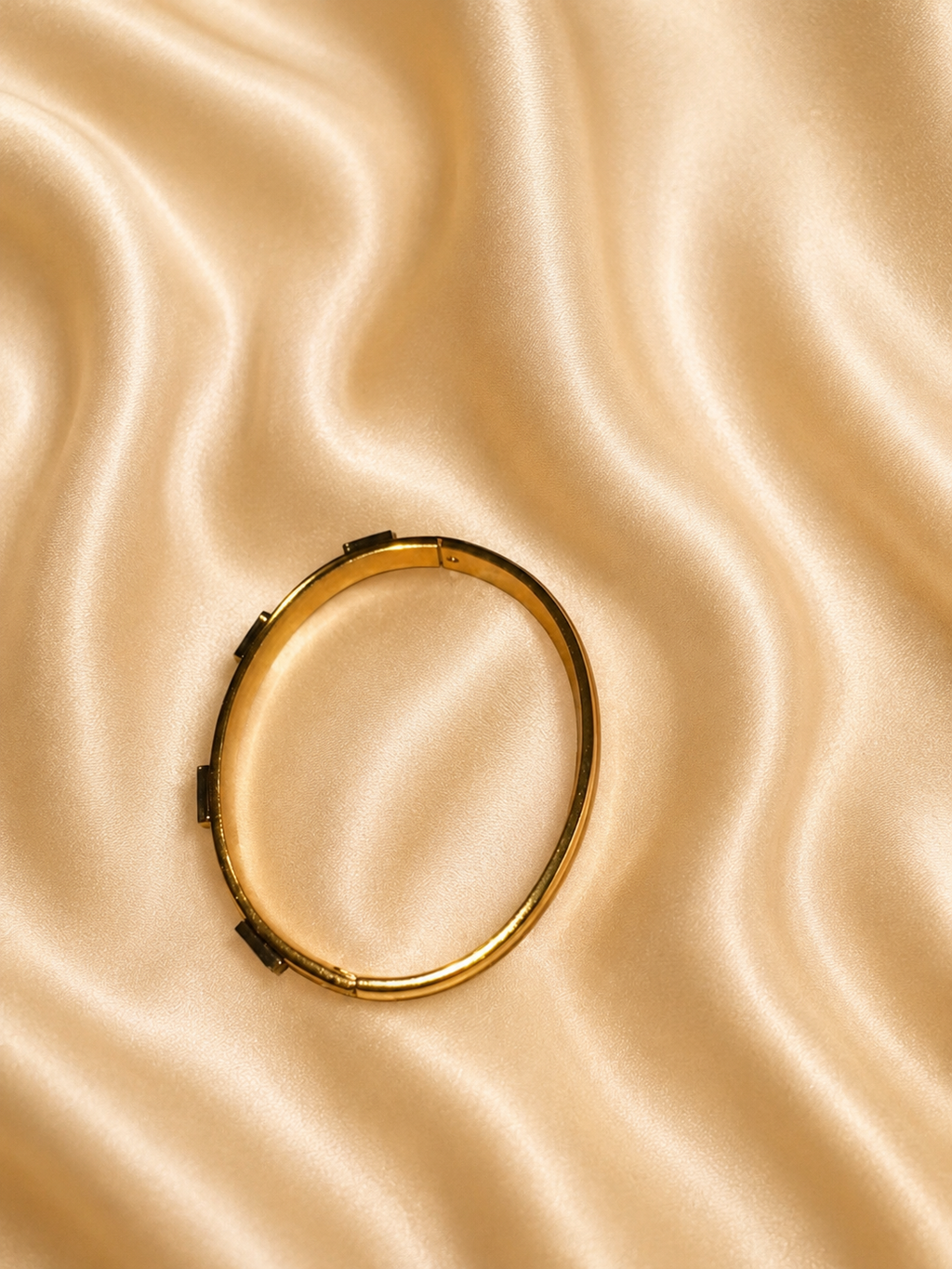 The Emerald Élise Bangle