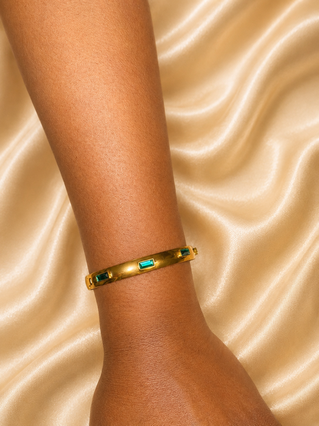 The Emerald Élise Bangle
