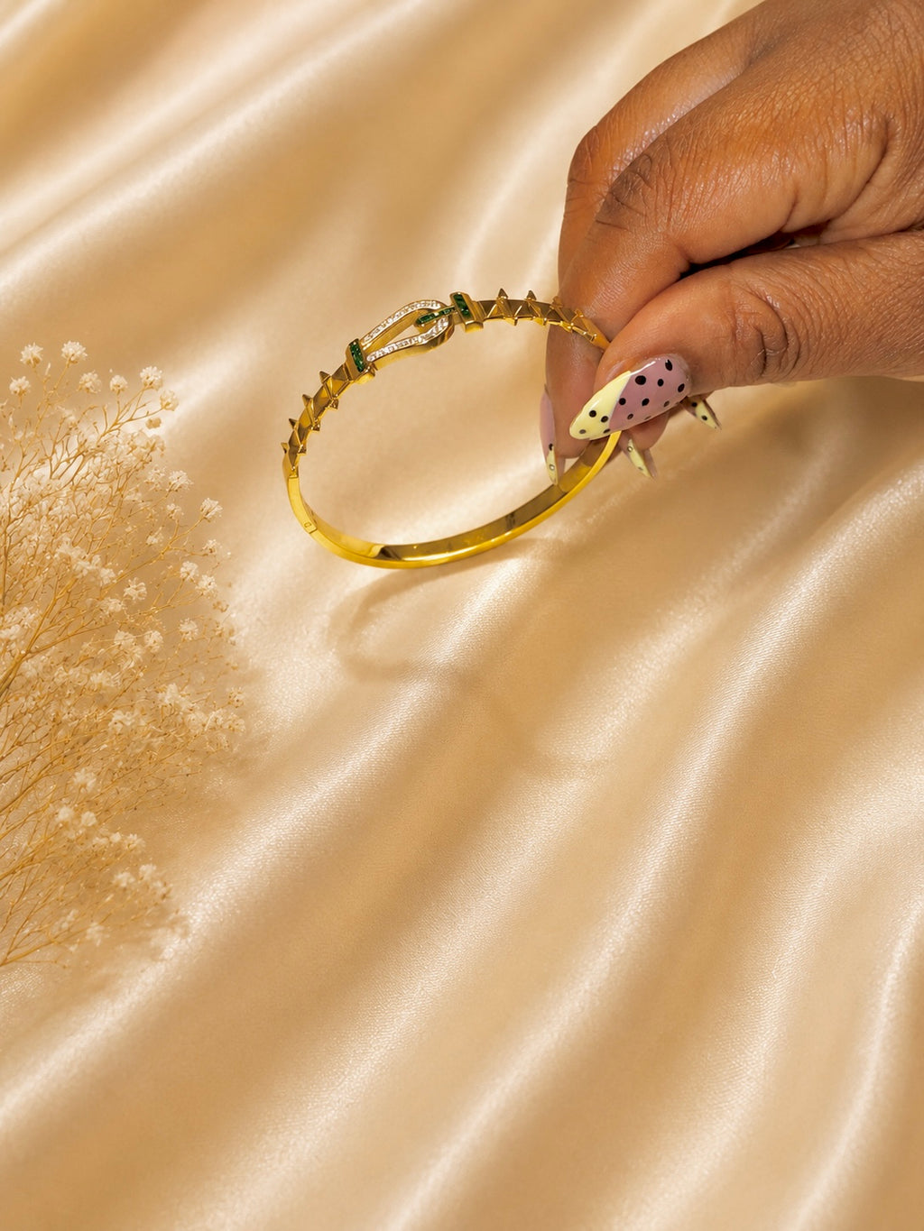 The Émeraude Luxe Bangle