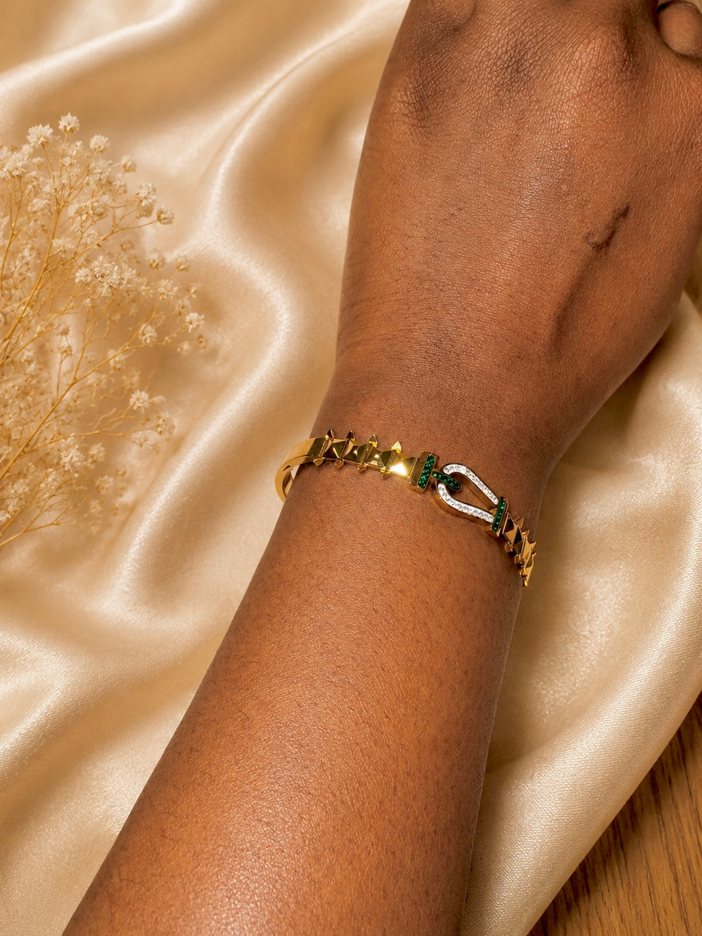 The Émeraude Luxe Bangle