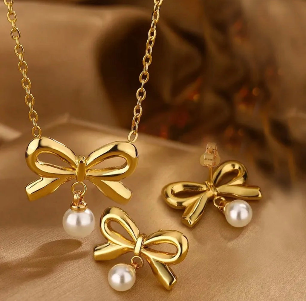 The Bintu Pearl Bow Set