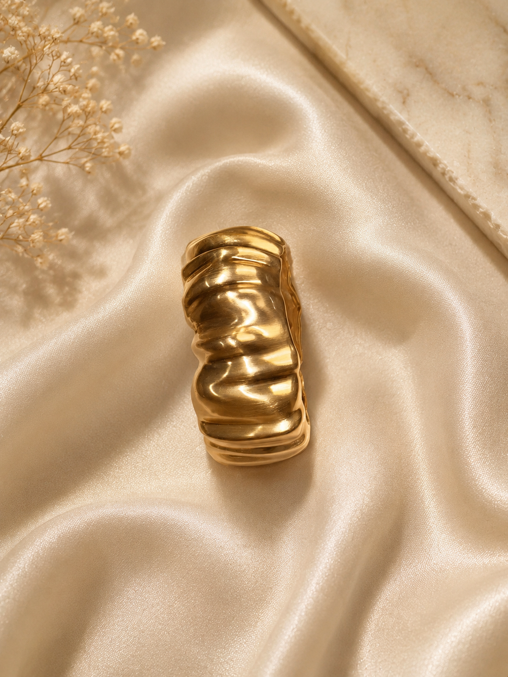 The Valentina Sculpted Cuff